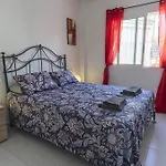 Spacious 1 Bedroom With Salt Views *
