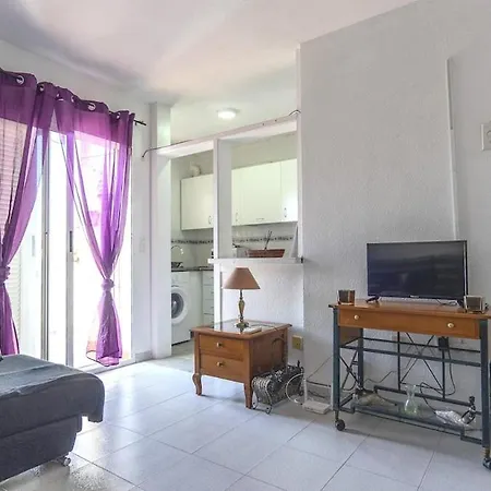 Spacious 1 Bedroom With Salt Views *