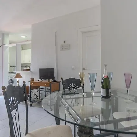 Lägenhet Spacious 1 Bedroom With Salt Views