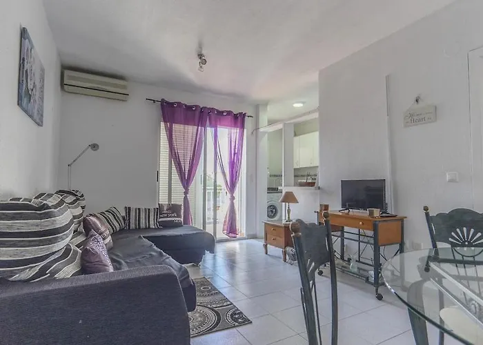 Spacious 1 Bedroom With Salt Views Apartment