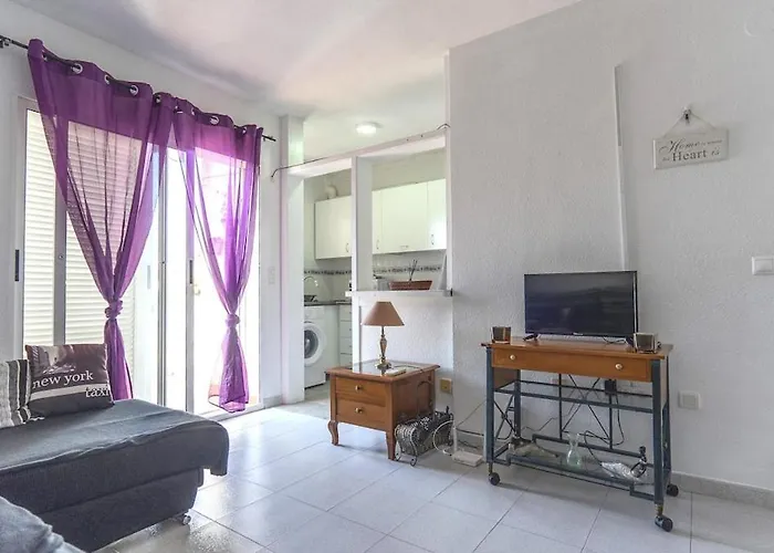 Spacious 1 Bedroom With Salt Views *