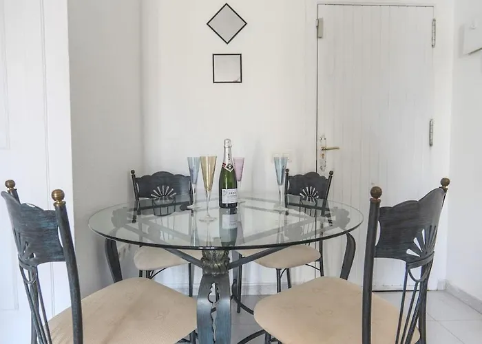 Spacious 1 Bedroom With Salt Views Torrevieja