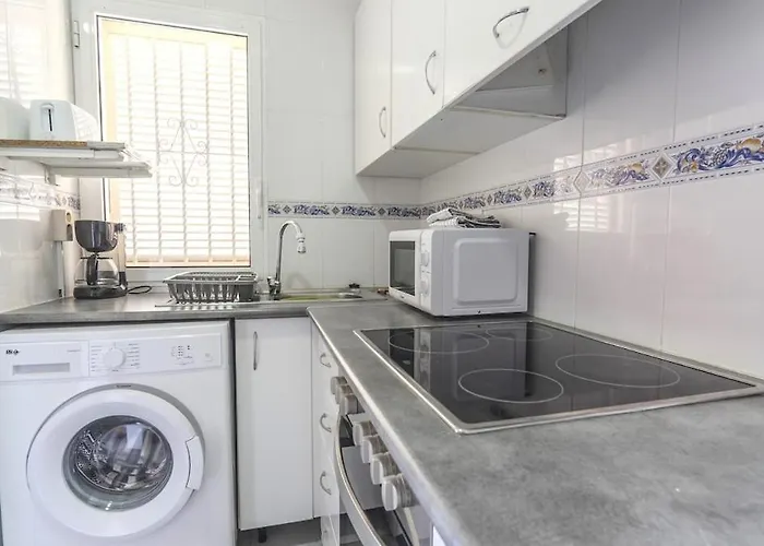 Spacious 1 Bedroom With Salt Views Apartment