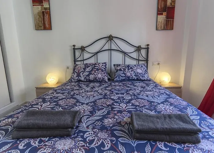 Apartment Spacious 1 Bedroom With Salt Views