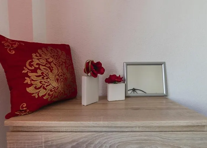 Apartment Spacious 1 Bedroom With Salt Views