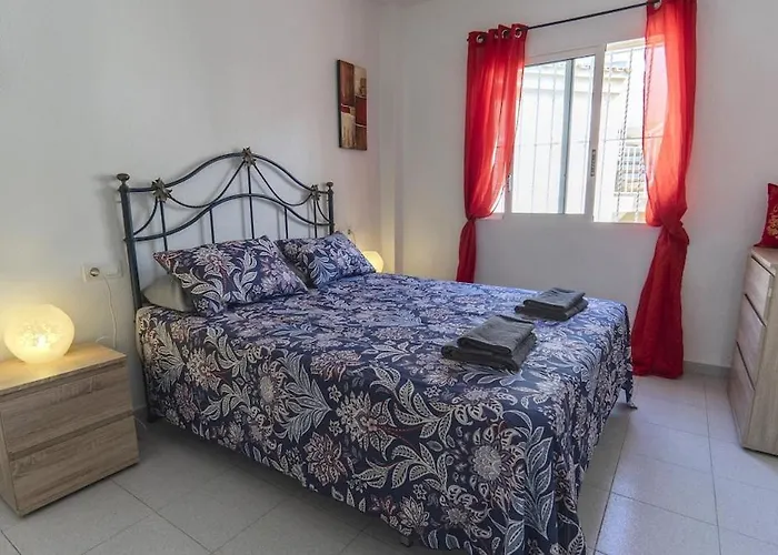 Spacious 1 Bedroom With Salt Views *