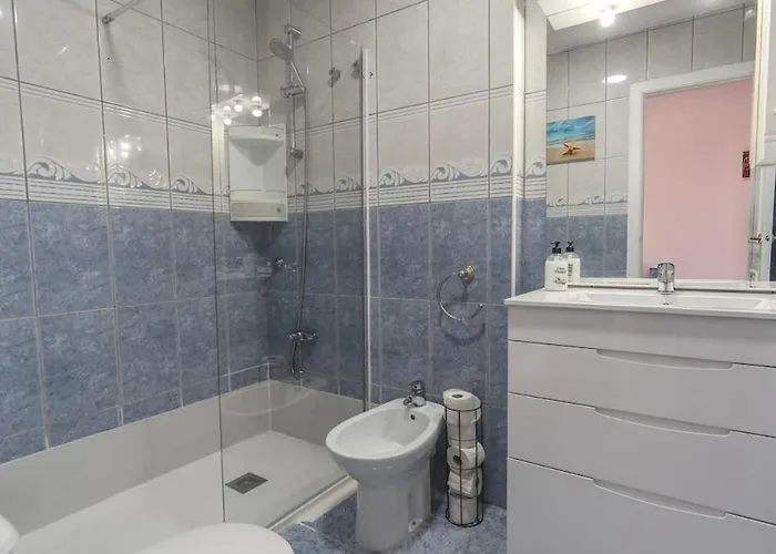 Spacious 1 Bedroom With Salt Views Apartment