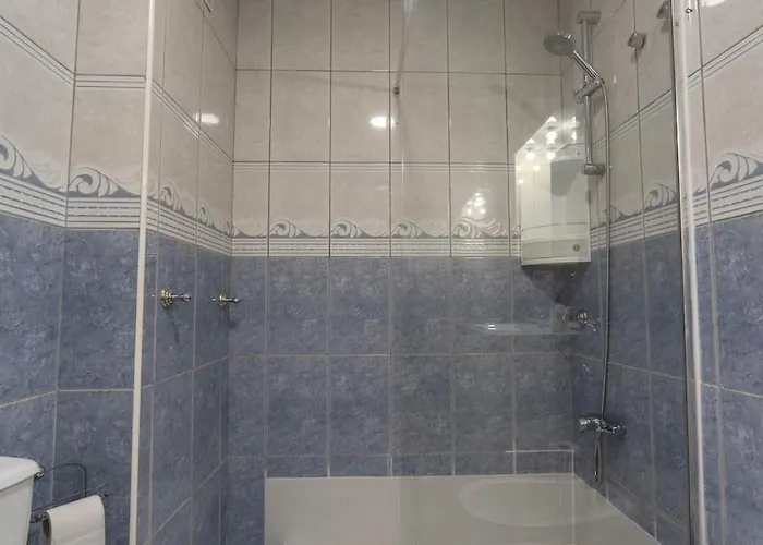 Apartment Spacious 1 Bedroom With Salt Views