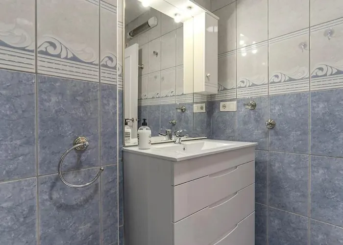 Spacious 1 Bedroom With Salt Views Torrevieja