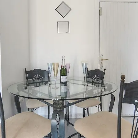 Spacious 1 Bedroom With Salt Views טורבייחה