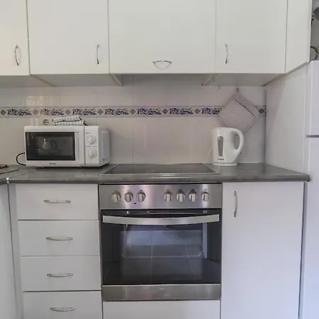 Spacious 1 Bedroom With Salt Views * טורבייחה